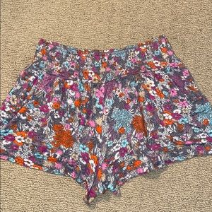 *OBO* Flowered juniors shorts